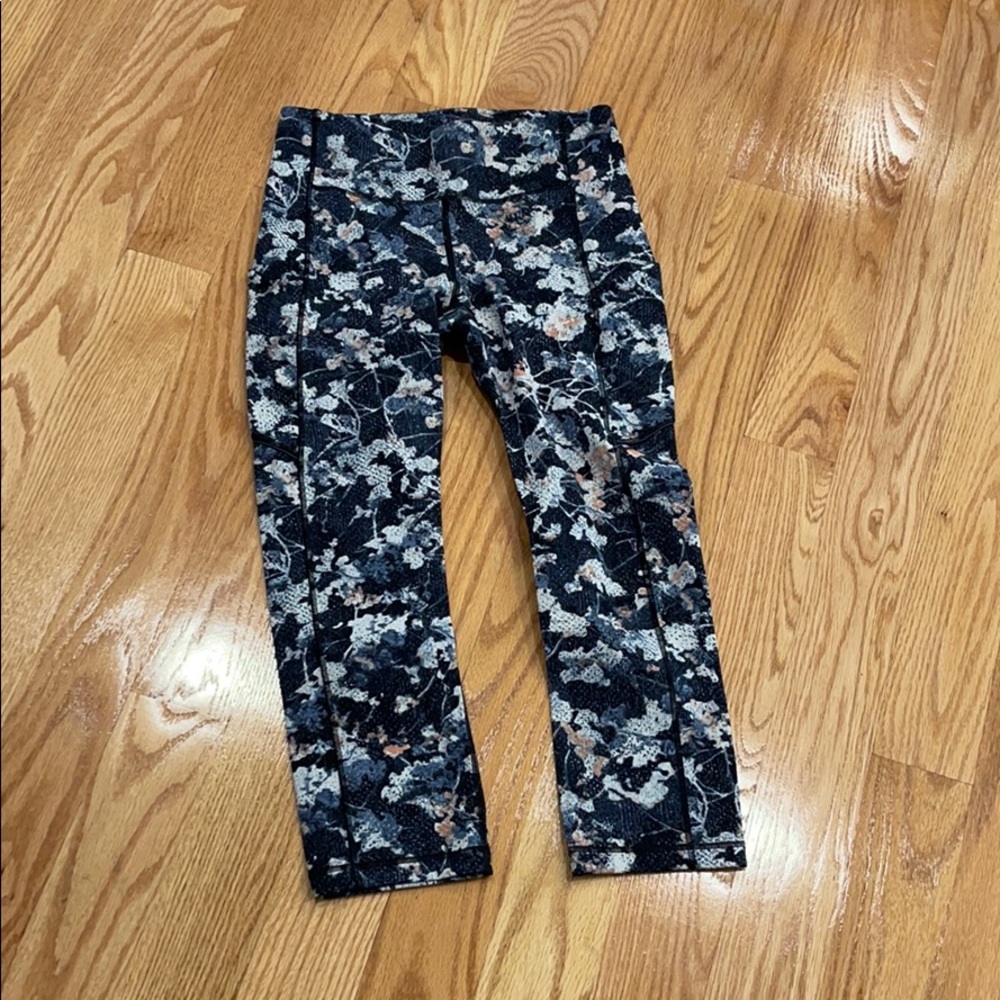 Like new, perfect condition lululemon crops